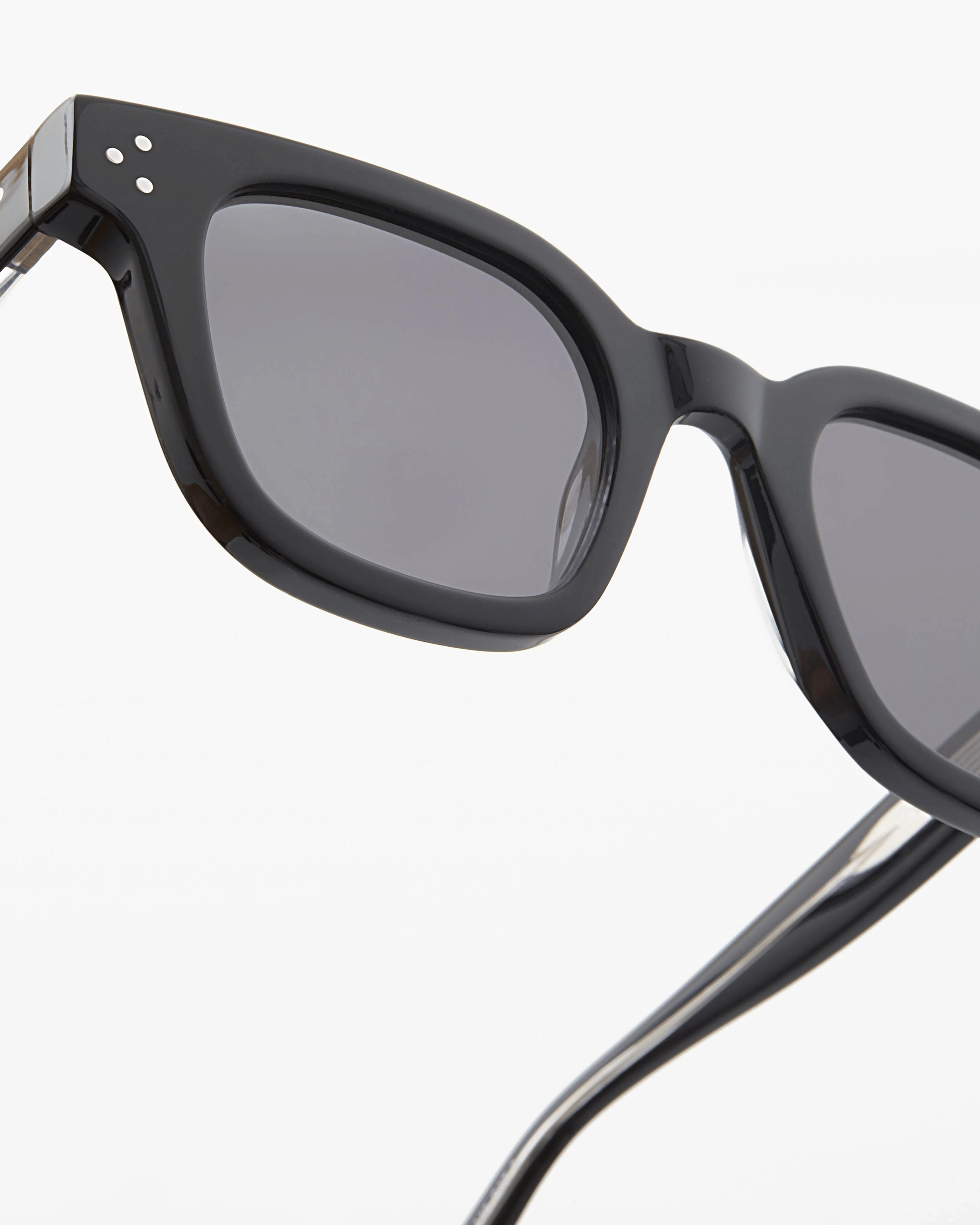 The Cortina Total Black