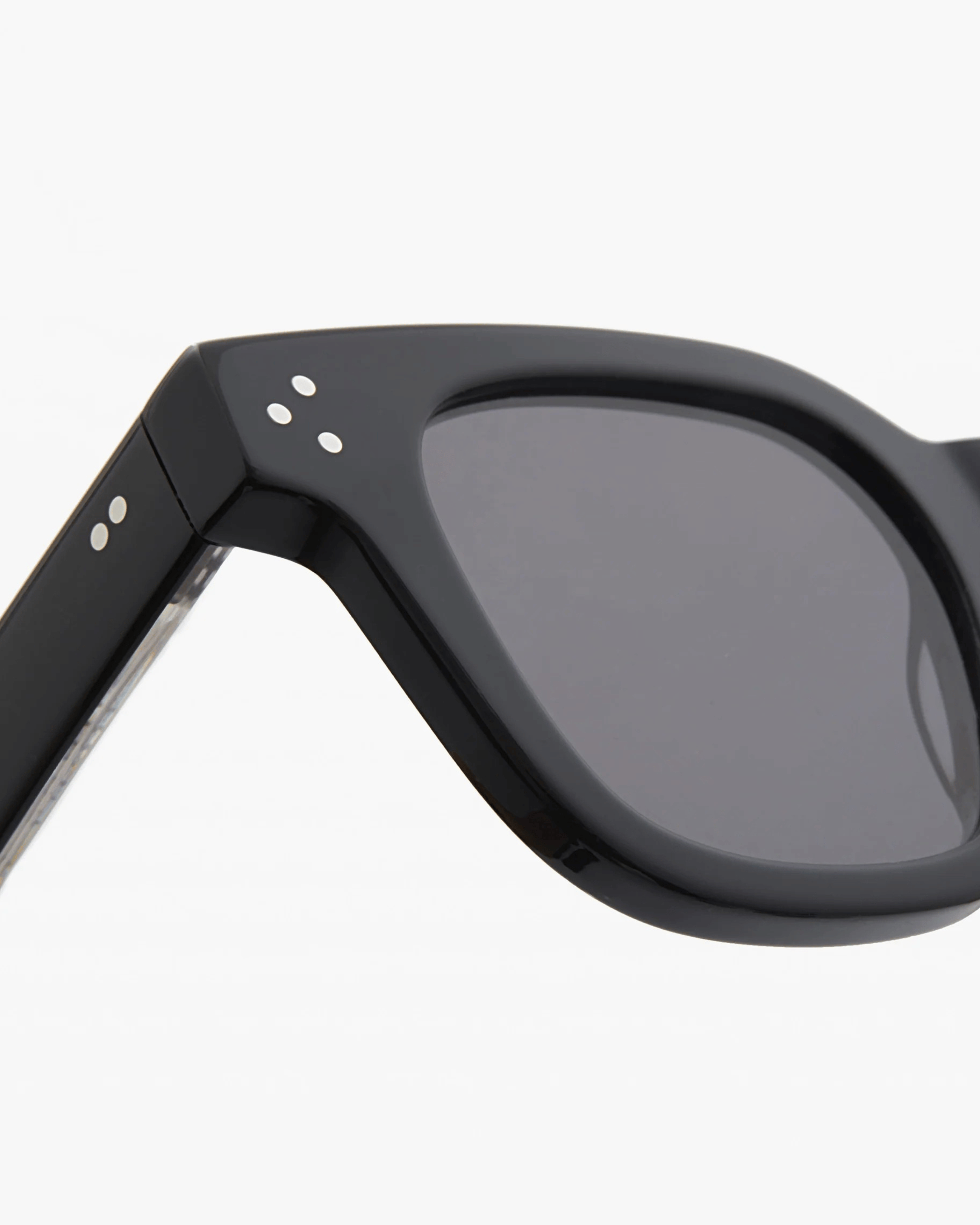 The Cortina Total Black